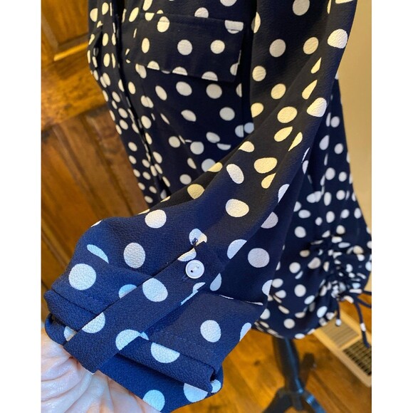 Roz & Ali Blouse Size Medium Navy White Polka Dot Top Ruching Sides Flowy - Picture 4 of 11